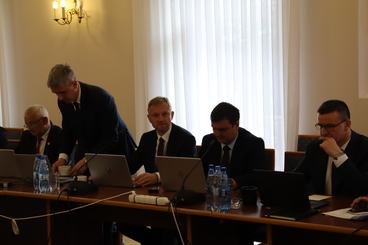 Trwa sesja Rady Powiatu Wieluńskiego