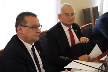 Trwa sesja Rady Powiatu Wieluńskiego