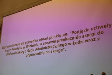 Trwa sesja Rady Powiatu Wieluńskiego