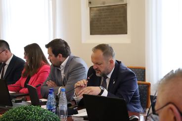 Trwa sesja Rady Powiatu Wieluńskiego