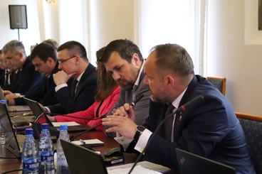 Trwa sesja Rady Powiatu Wieluńskiego