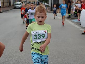 Pętla Wieluńska. Ponad 100 zawodników w biegu głównym, ponad 200 uczniów i przedszkolaków