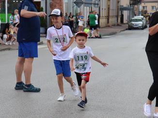Pętla Wieluńska. Ponad 100 zawodników w biegu głównym, ponad 200 uczniów i przedszkolaków