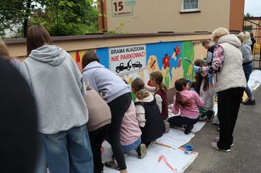 Kolorowy mural powstał na terenie Przedsiębiorstwa Komunalnego w Wieluniu
