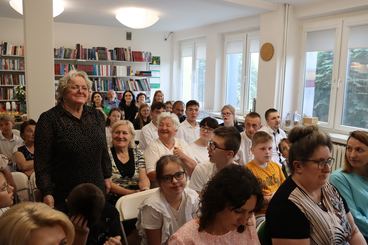 V Powiatowa Wystawa Prac Uczniów ośrodka w Gromadzicach została dziś otwarta w Bibliotece Powiatowej w Wieluniu