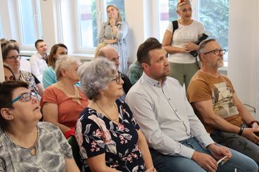 V Powiatowa Wystawa Prac Uczniów ośrodka w Gromadzicach została dziś otwarta w Bibliotece Powiatowej w Wieluniu