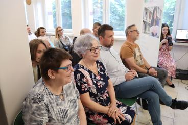 V Powiatowa Wystawa Prac Uczniów ośrodka w Gromadzicach została dziś otwarta w Bibliotece Powiatowej w Wieluniu