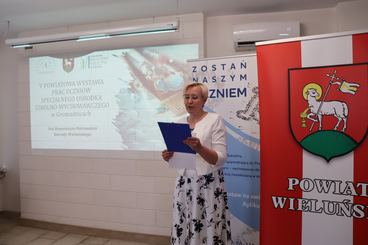 V Powiatowa Wystawa Prac Uczniów ośrodka w Gromadzicach została dziś otwarta w Bibliotece Powiatowej w Wieluniu