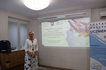 V Powiatowa Wystawa Prac Uczniów ośrodka w Gromadzicach została dziś otwarta w Bibliotece Powiatowej w Wieluniu