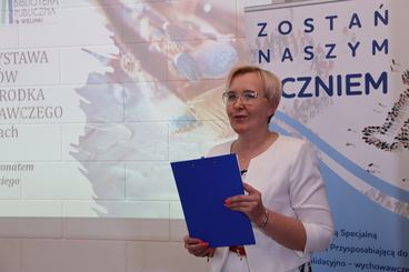 V Powiatowa Wystawa Prac Uczniów ośrodka w Gromadzicach została dziś otwarta w Bibliotece Powiatowej w Wieluniu