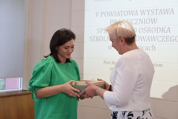 V Powiatowa Wystawa Prac Uczniów ośrodka w Gromadzicach została dziś otwarta w Bibliotece Powiatowej w Wieluniu