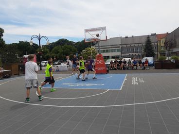 W Wieluniu zorganizowano turniej koszykówki ulicznej 3×3