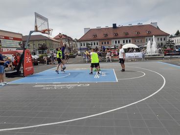 W Wieluniu zorganizowano turniej koszykówki ulicznej 3×3