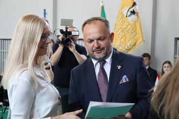 Powiatowe zakończenie roku szkolnego odbyło się dziś w II LO w Wieluniu
