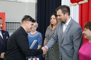 Powiatowe zakończenie roku szkolnego odbyło się dziś w II LO w Wieluniu