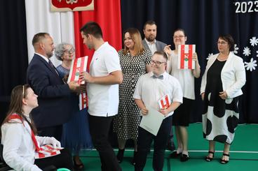 Powiatowe zakończenie roku szkolnego odbyło się dziś w II LO w Wieluniu