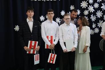Powiatowe zakończenie roku szkolnego odbyło się dziś w II LO w Wieluniu