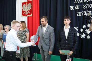Powiatowe zakończenie roku szkolnego odbyło się dziś w II LO w Wieluniu
