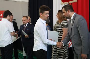 Powiatowe zakończenie roku szkolnego odbyło się dziś w II LO w Wieluniu