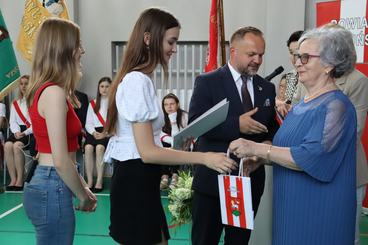 Powiatowe zakończenie roku szkolnego odbyło się dziś w II LO w Wieluniu