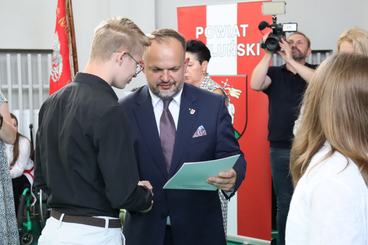 Powiatowe zakończenie roku szkolnego odbyło się dziś w II LO w Wieluniu