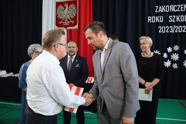 Powiatowe zakończenie roku szkolnego odbyło się dziś w II LO w Wieluniu