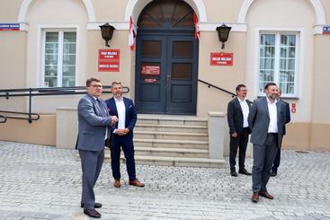 Wiceministra klimatu i środowiska z wizytą w Wieluniu. Jest też delegacja z WFOŚiGW w Warszawie