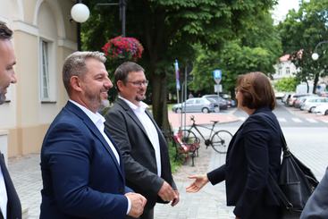 Wiceministra klimatu i środowiska z wizytą w Wieluniu. Jest też delegacja z WFOŚiGW w Warszawie