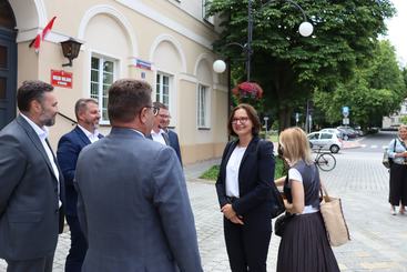 Wiceministra klimatu i środowiska z wizytą w Wieluniu. Jest też delegacja z WFOŚiGW w Warszawie