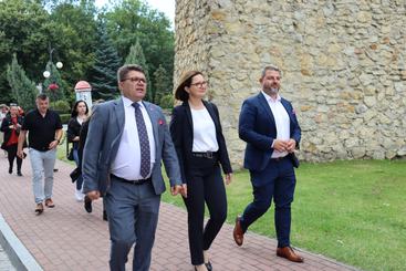 Wiceministra klimatu i środowiska z wizytą w Wieluniu. Jest też delegacja z WFOŚiGW w Warszawie