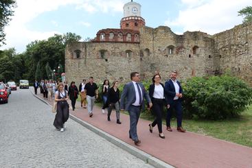 Wiceministra klimatu i środowiska z wizytą w Wieluniu. Jest też delegacja z WFOŚiGW w Warszawie