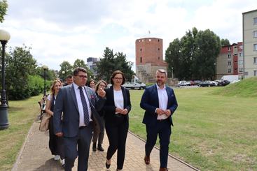 Wiceministra klimatu i środowiska z wizytą w Wieluniu. Jest też delegacja z WFOŚiGW w Warszawie