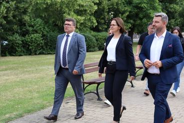 Wiceministra klimatu i środowiska z wizytą w Wieluniu. Jest też delegacja z WFOŚiGW w Warszawie