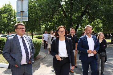 Wiceministra klimatu i środowiska z wizytą w Wieluniu. Jest też delegacja z WFOŚiGW w Warszawie