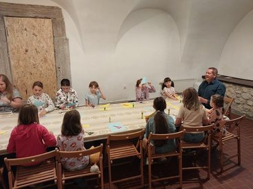 Ruszyły wakacyjne warsztaty dla dzieci w wieluńskim muzeum