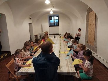 Ruszyły wakacyjne warsztaty dla dzieci w wieluńskim muzeum
