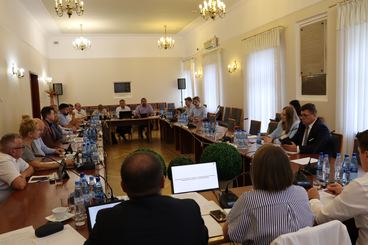 Trwa sesja Rady Miejskiej w Wieluniu. Powrócił temat budowy hali przy Szkole Podstawowej nr 5
