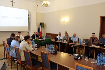 Trwa sesja Rady Miejskiej w Wieluniu. Powrócił temat budowy hali przy Szkole Podstawowej nr 5