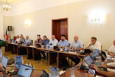 Trwa sesja Rady Miejskiej w Wieluniu. Powrócił temat budowy hali przy Szkole Podstawowej nr 5