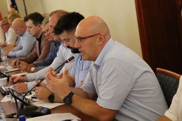 Trwa sesja Rady Miejskiej w Wieluniu. Powrócił temat budowy hali przy Szkole Podstawowej nr 5
