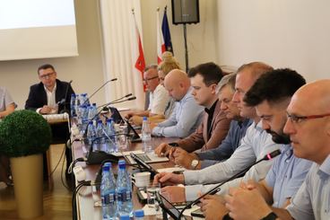 Trwa sesja Rady Miejskiej w Wieluniu. Powrócił temat budowy hali przy Szkole Podstawowej nr 5