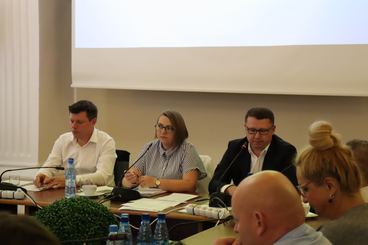 Trwa sesja Rady Miejskiej w Wieluniu. Powrócił temat budowy hali przy Szkole Podstawowej nr 5