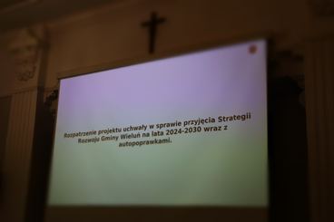 Trwa sesja Rady Miejskiej w Wieluniu. Powrócił temat budowy hali przy Szkole Podstawowej nr 5