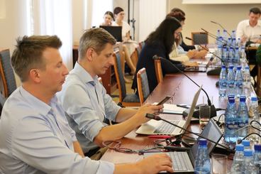 Trwa sesja Rady Miejskiej w Wieluniu. Powrócił temat budowy hali przy Szkole Podstawowej nr 5