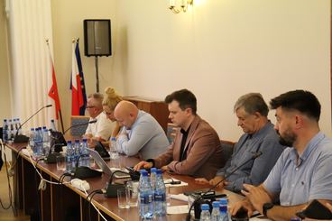 Trwa sesja Rady Miejskiej w Wieluniu. Powrócił temat budowy hali przy Szkole Podstawowej nr 5