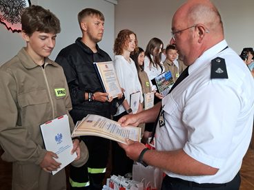 Młodzi bohaterowie z Młodzieżowej Drużyny Pożarniczej OSP Konopnica wyróżnieni i nagrodzeni