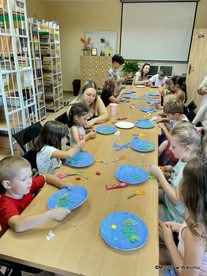 Dąbrowa: czytelniczo - plastyczne warsztaty dla dzieci
