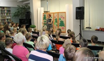 Wieluń: przedstawienie kukiełkowe „Zdrowy Czerwony Kapturek” w miejskiej bibliotece