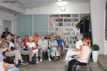 Elżbieta Musiał w poetyckich odsłonach w wieluńskiej bibliotece