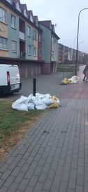 Strażacy z gminy Wieluń rozwozili worki z piaskiem w miejsca zagrożone podtopieniami. Worki dla mieszkańców będą dostępne też pod WDK-iem